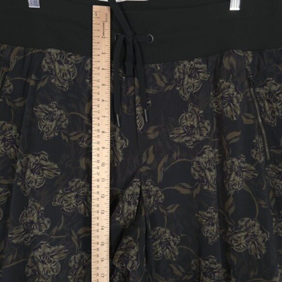 NWOT ATHLETA Terra Firma Olive Size 22 Trekkie North Printed Jogger UPF - Picture 7 of 14
